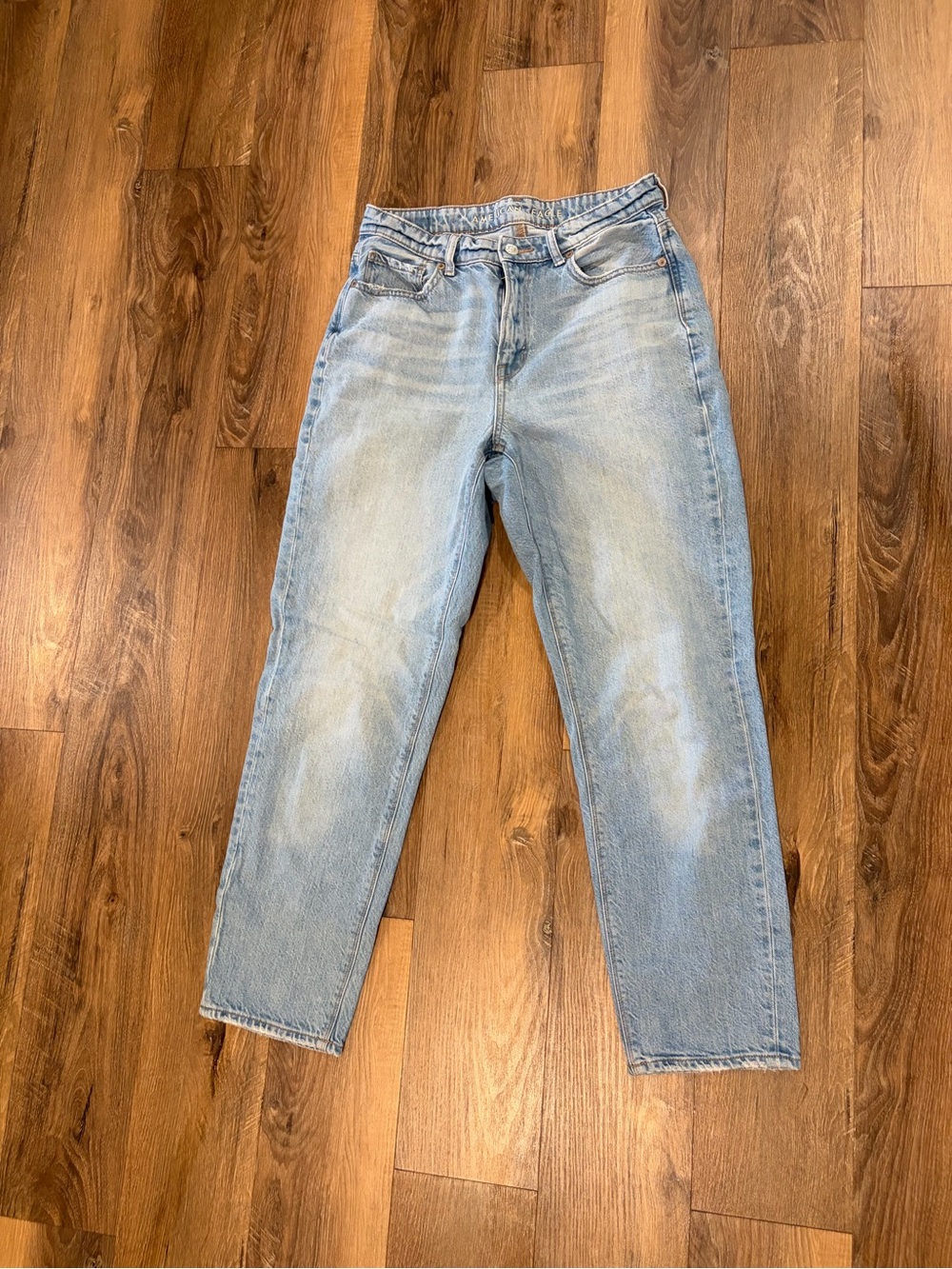 American Eagle Light Wash High-Rise Loose Fit Jeans